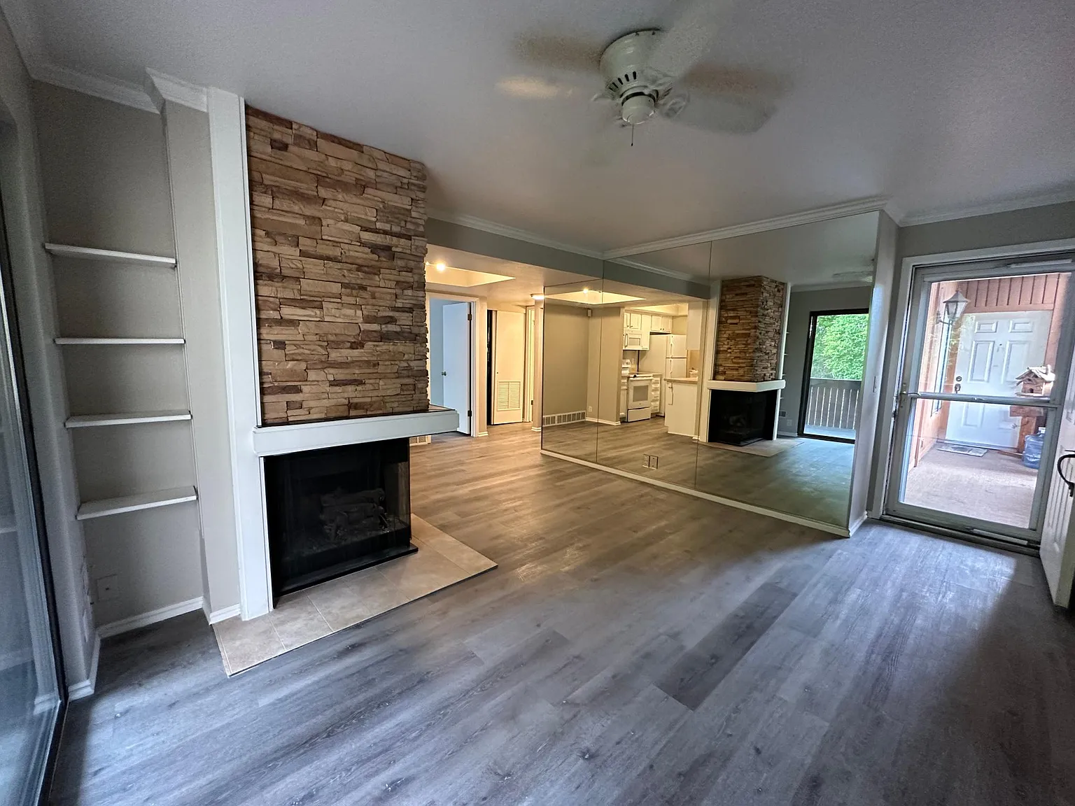 2 bed, 900 sqft, $1,550 — Photo 3