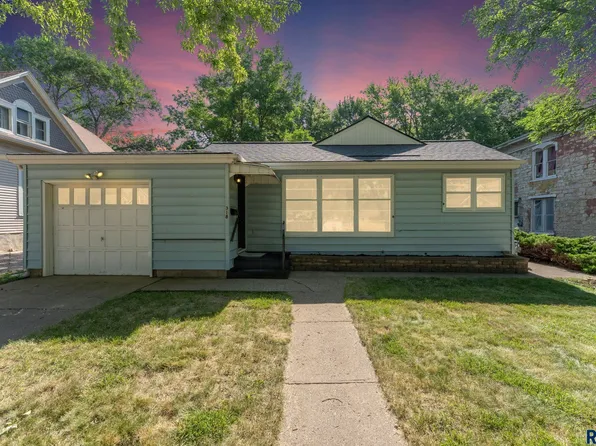 318 N Broadway St, Canton, SD 57013