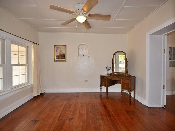 3rd image of 713 Agua Fria St