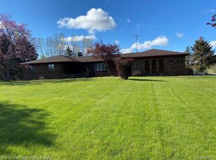 7329 W Sharpe Rd, Fowlerville, MI 48836