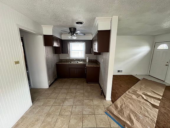 4th image of 7458 W 64th Pl