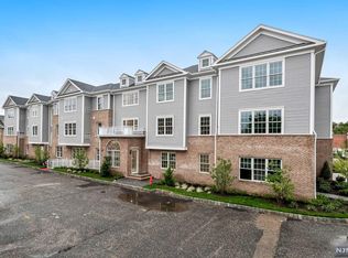 4206 Rio Vista Ln, Northvale, NJ 07647
