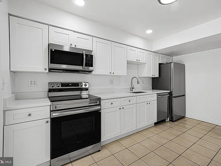 1134 Providence Ct — Photo 9