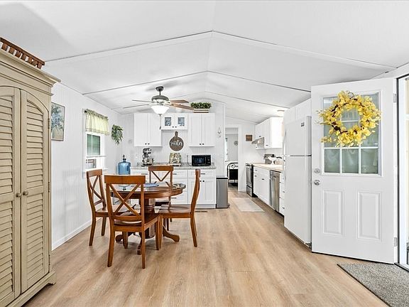 2nd image of 223 Park Cir