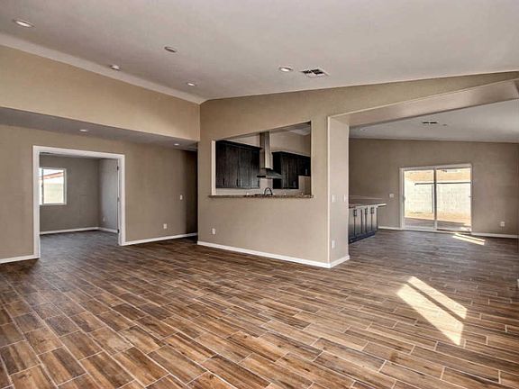4th image of 2540 E Pueblo Ave