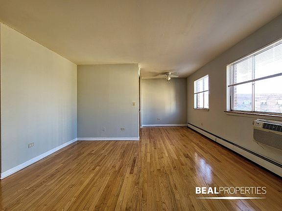 3rd image of 510 W Briar Pl #510508