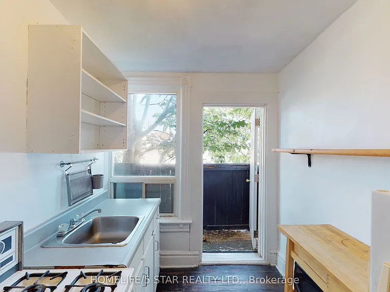 39 Humbert St #2 — Photo 5