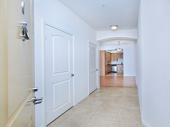 5th image of 4915 Whitsett Ave #6