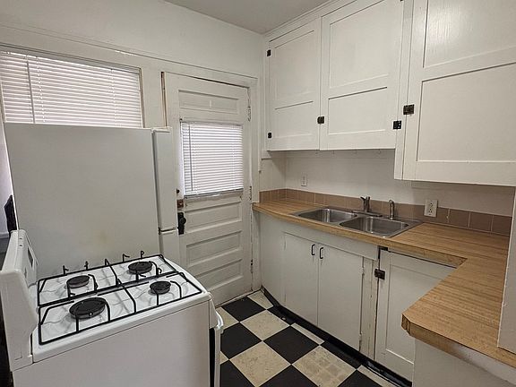 3rd image of 1137 44th St Unit 2