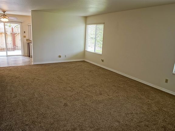 3rd image of 26333 Oakspur Dr Unit C