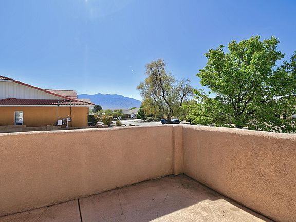 3rd image of 2524 Manzano Loop NE