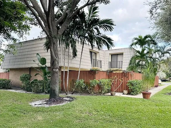 1700 Embassy Dr APT 504, West Palm Beach, FL 33401