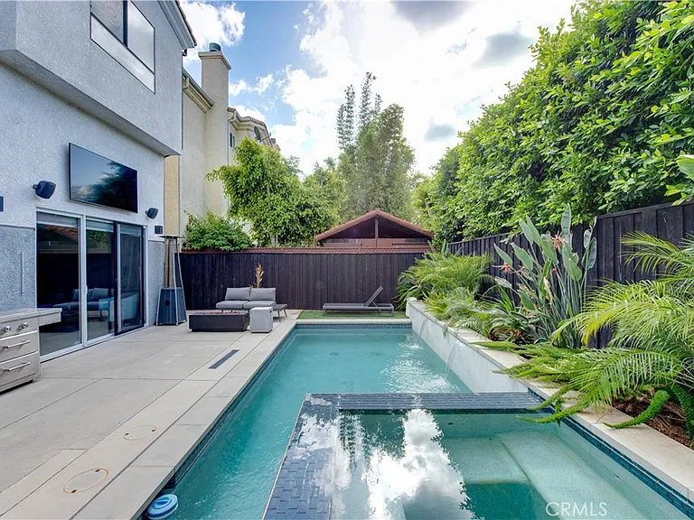 7330 De Soto Ave — Photo 33