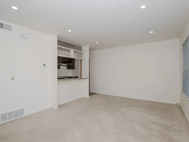 935 Burnett Ave #4 — Photo 2