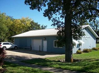 315 Robins Rd, Hiawatha, IA 52233