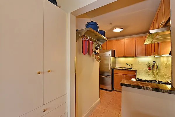 Sold by Realty Collective | media 8