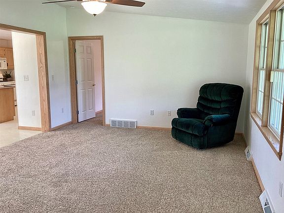 3rd image of 10358 Lakeview Ln