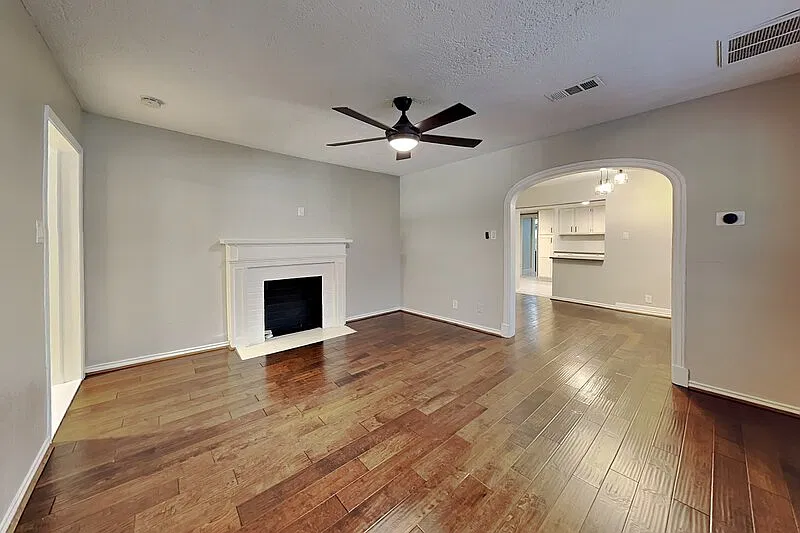2 bed, 1.0 bath, 1108 sqft, $2,195 — Photo 2