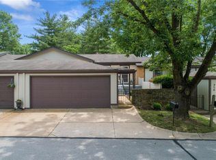 718 Knickerbacker Dr, Ballwin, MO 63021