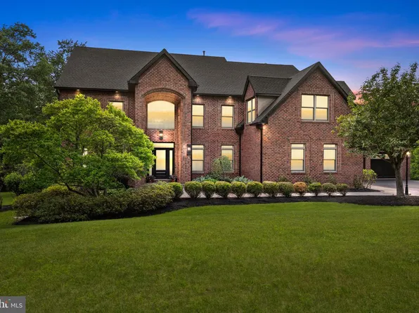 102 Pickwick Dr, Doylestown, PA 18901