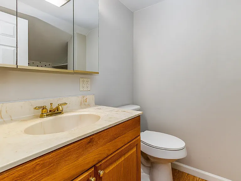 190 Beecher St — Photo 7