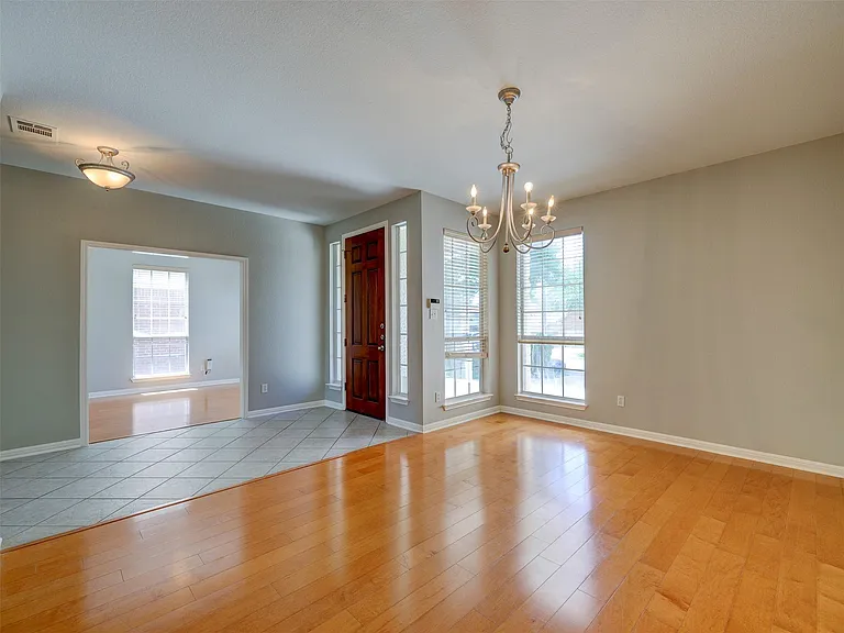 1554 Homewood Cir — Photo 9
