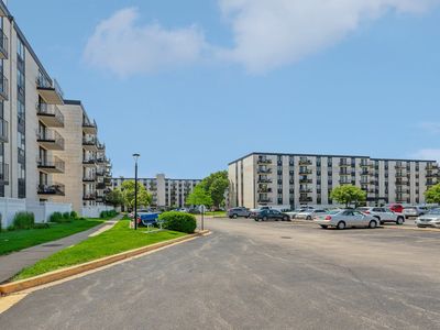 9737 N Fox Glen Dr APT 2F, Niles, IL, 60714