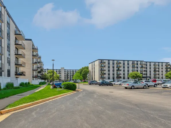 9737 Fox Glen Dr #2F, Niles, IL 60714