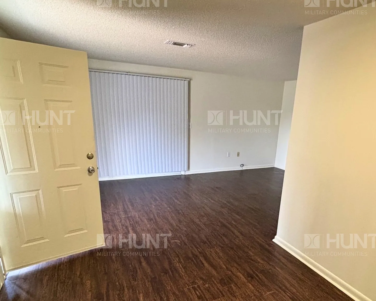 3 bed, 1.5 bath, 1304 sqft, $1,625 — Photo 2