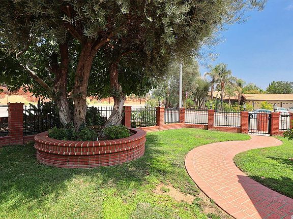 5th image of 13797 De Garmo Ave