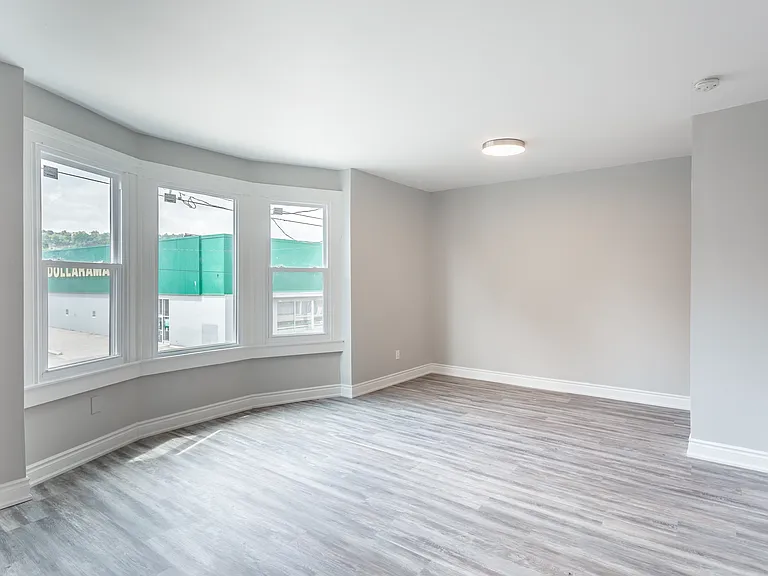 1141 Main St E #2 — Photo 17