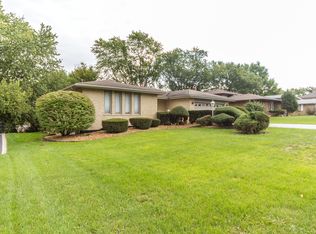 8142 Crestview Dr, Willow Springs, IL