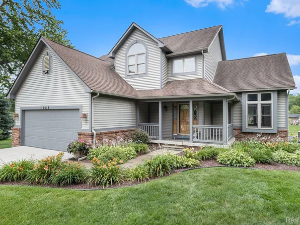 16012 Silvercrest Dr, Fenton, MI 48430