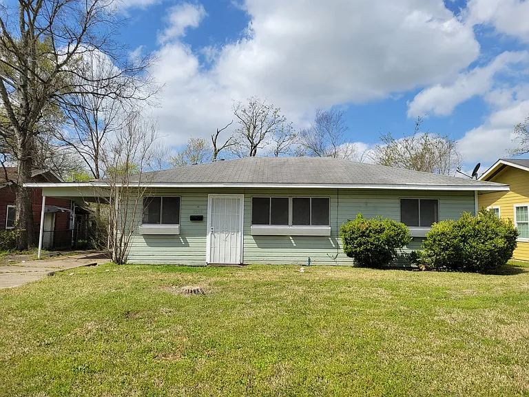 8408 David Dr — Photo 1