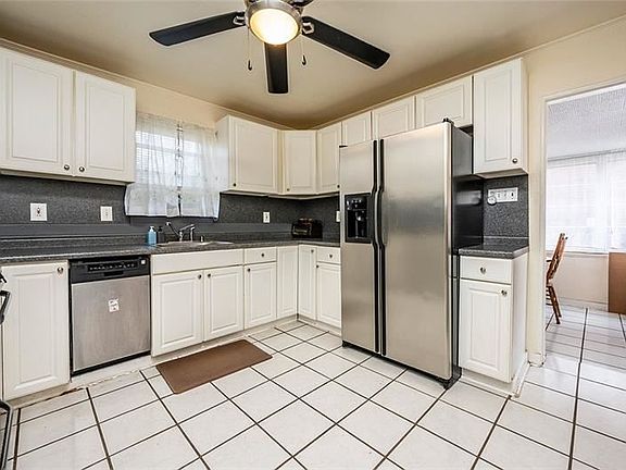 5th image of 733 McArthur Dr