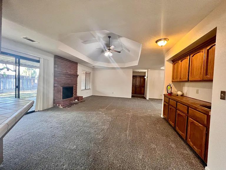 4830 E Indianapolis Ave — Photo 9
