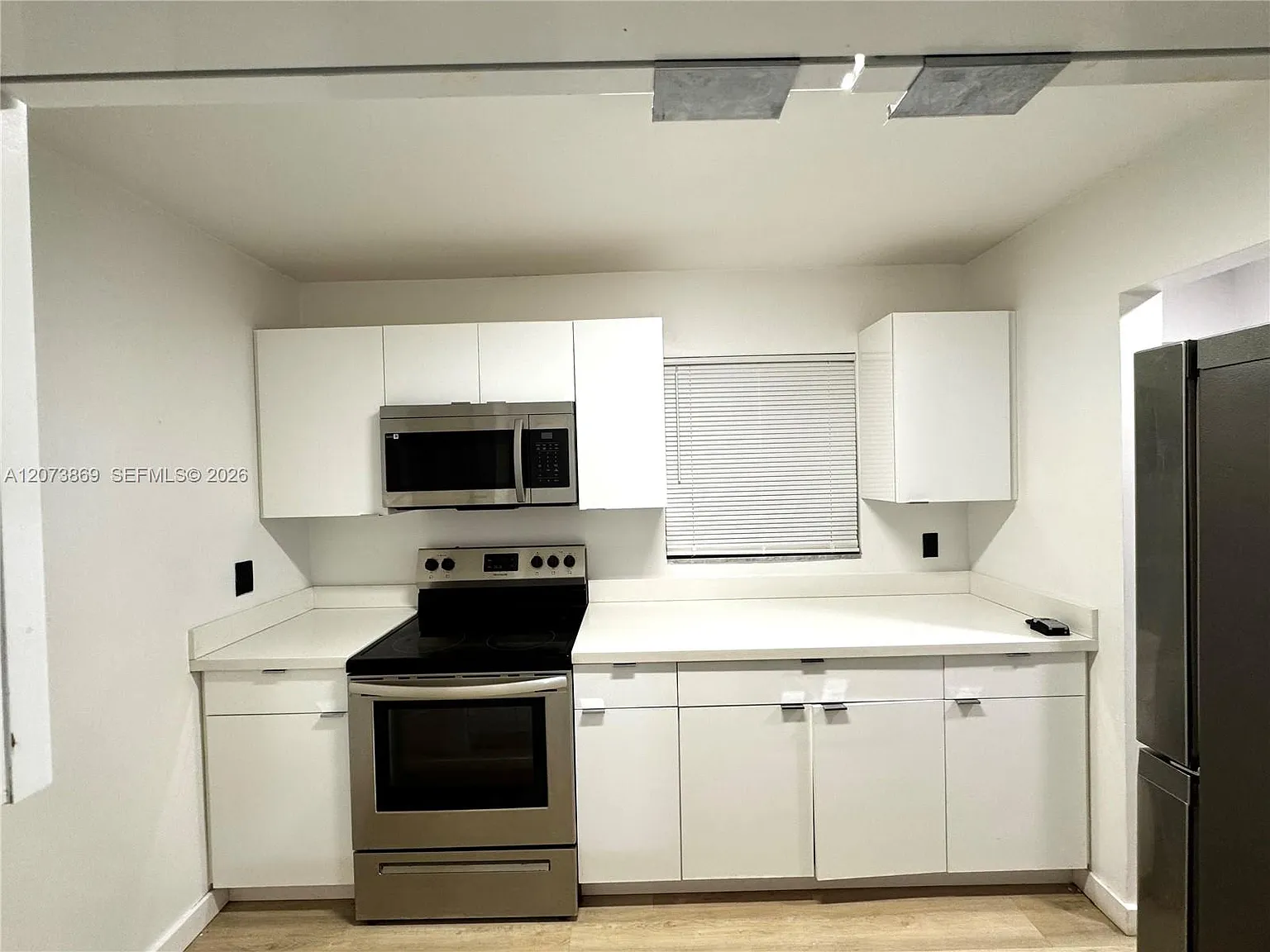 Riviera Terrace Condo — Photo 2