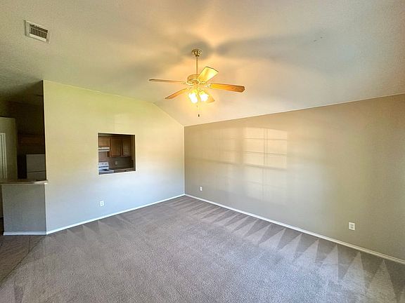 3rd image of 904 Crymes Ln #B