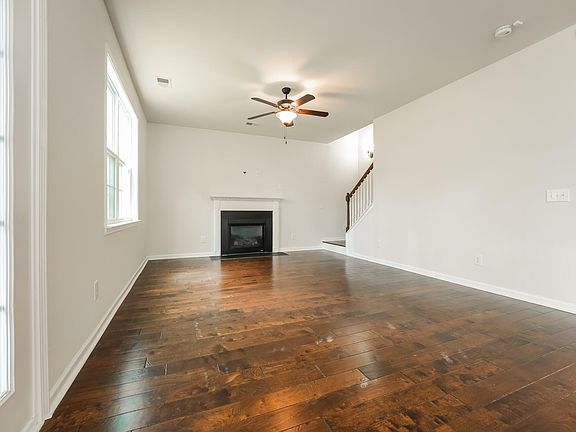 3rd image of 319 Whispering Breeze Ln