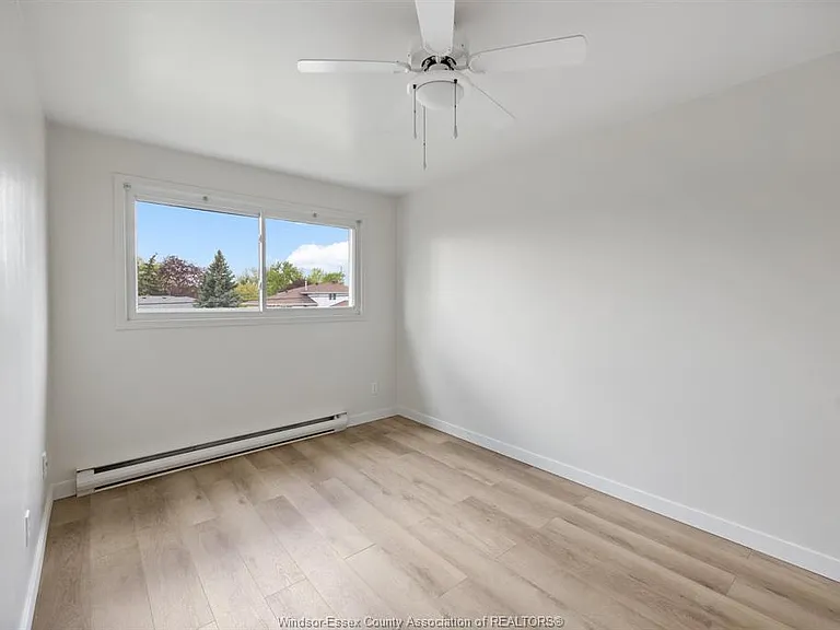 328 Fryer St — Photo 17