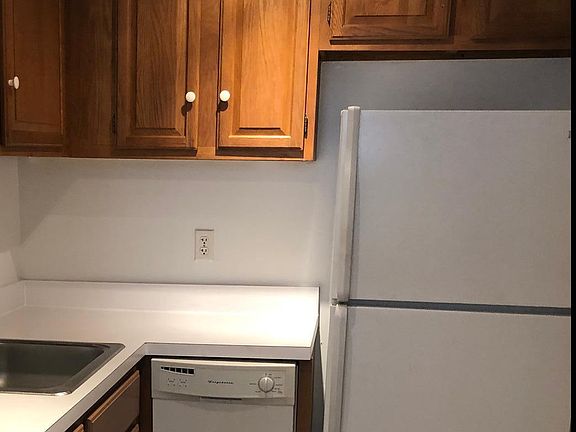 2nd image of 410 Bashford La
