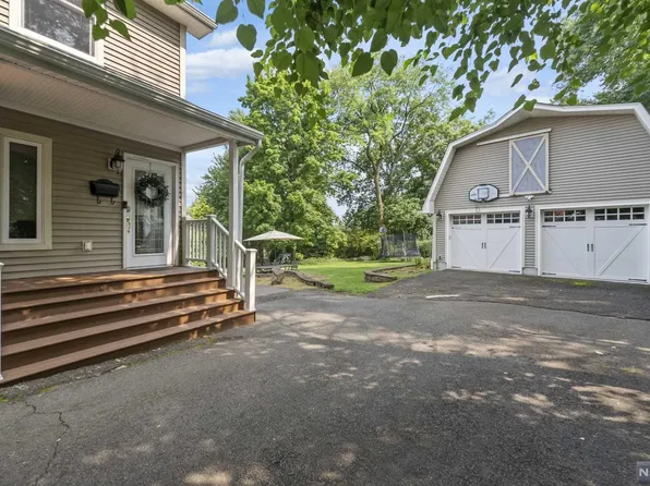 24 William Pl, Glen Rock, NJ 07452