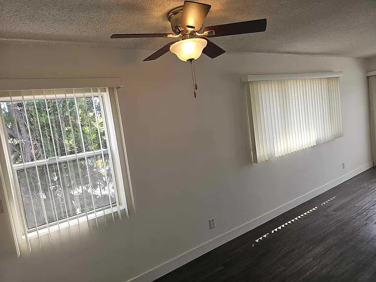 White Oak Ave — Photo 34