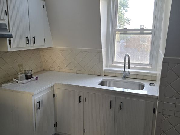 121 E 4th Ave #5, Roselle, NJ 07203 – 2-bedroom rental in Roselle