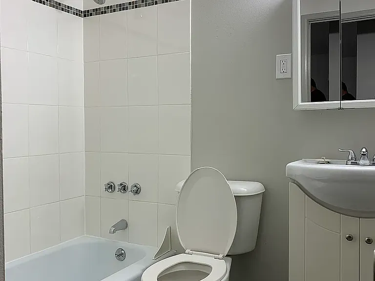Eastside Farwell Apartments — Photo 5