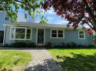 32 Primrose Rd, Bristol, RI 02809