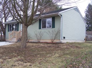 7429 Maple Dr, Wonder Lake, IL