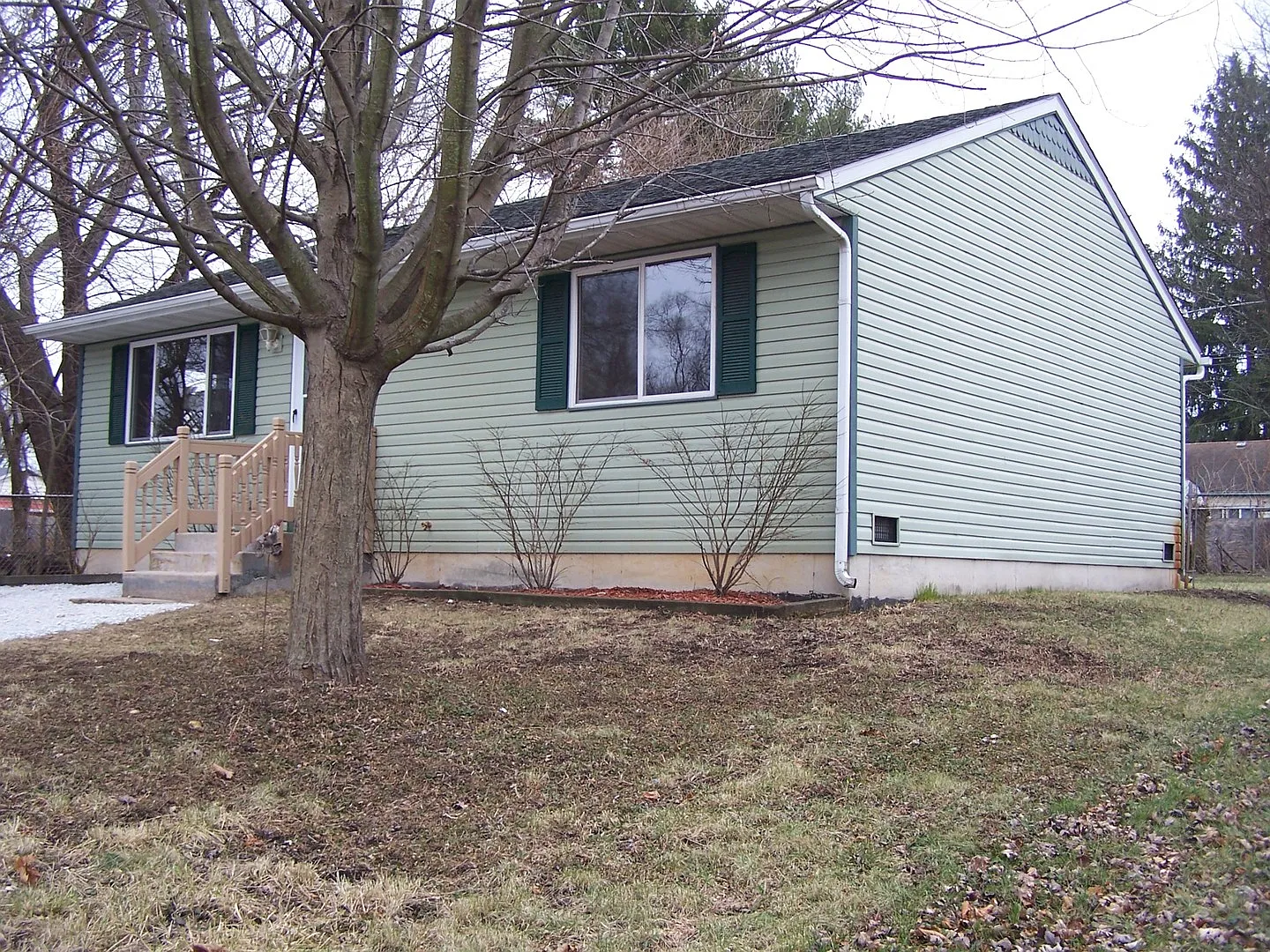 7429 Maple Dr photo 1