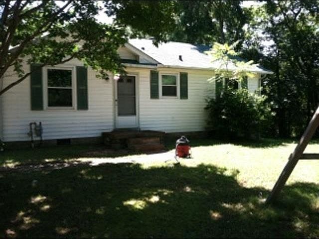 1st image of 2028 Laura Dr