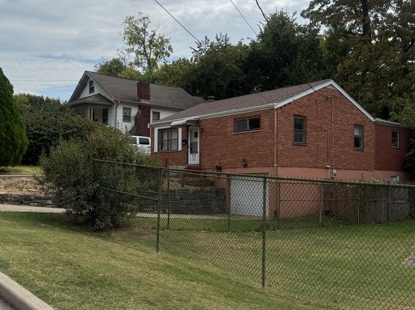 409 Center St